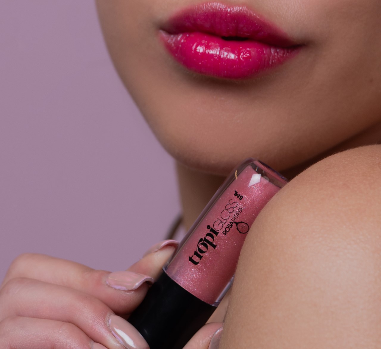 Tropigloss Rosa Pitaya — close dos lábios